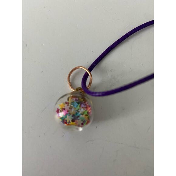 Star confetti globe necklace - Picture 2 of 4